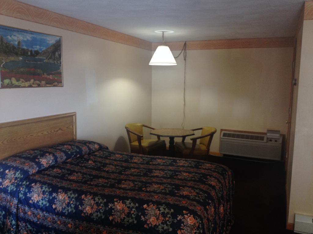 Knotty Pine Motel Salisbury Exterior photo